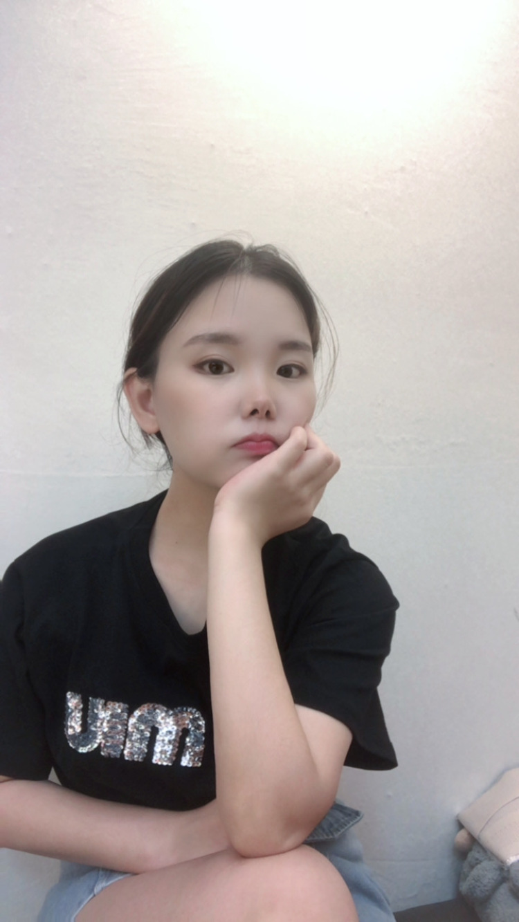 芸芸🌸-浙江省·温州市·永嘉县--开过服装店，会搭配，会拍照，也会p图（高级感的那种），大人儿童都可接