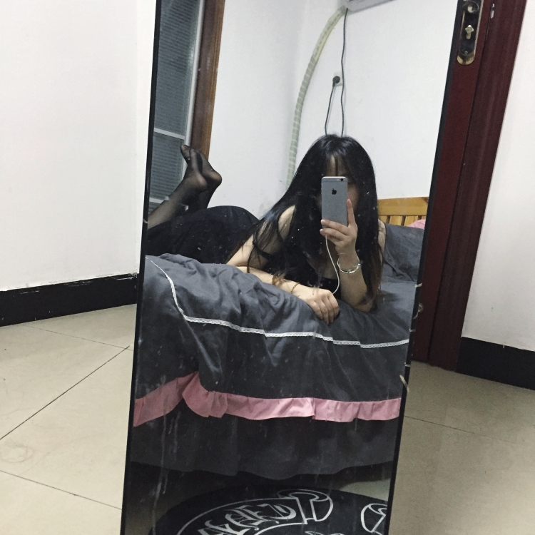 鱼鱼-湖南省·长沙市·芙蓉区-抖音快手微博***-各种风格能驾驭,脾气好有耐心,认真完成拍摄要求!内衣秀或者情趣套装也可