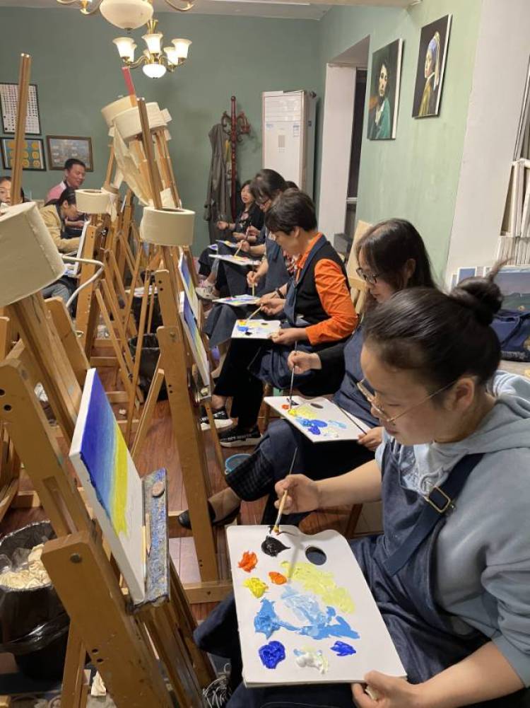 长沙画室艺术手工探店打卡-湖南省·长沙市·天心区-抖音微博***知乎头条豆瓣-我们是长沙一家成人自助画室，主营成人自助油画水彩类，寻找优质达人来我们店铺进行探店活动，拍摄优质探店视频，撰写探店文案，发布到***