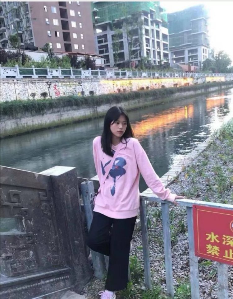 。。-贵州省·六盘水市·水城县-快手-我今年十七 是个学生党 身高158 体重94 喜欢拍照 想寄拍这一块试试 我觉得我一定能胜任 毕竟只要努力不是什么不可能的事 趁暑假要好好努力 因为是学生党 寄拍的衣服不接受暴露 其他尚可 谢谢!