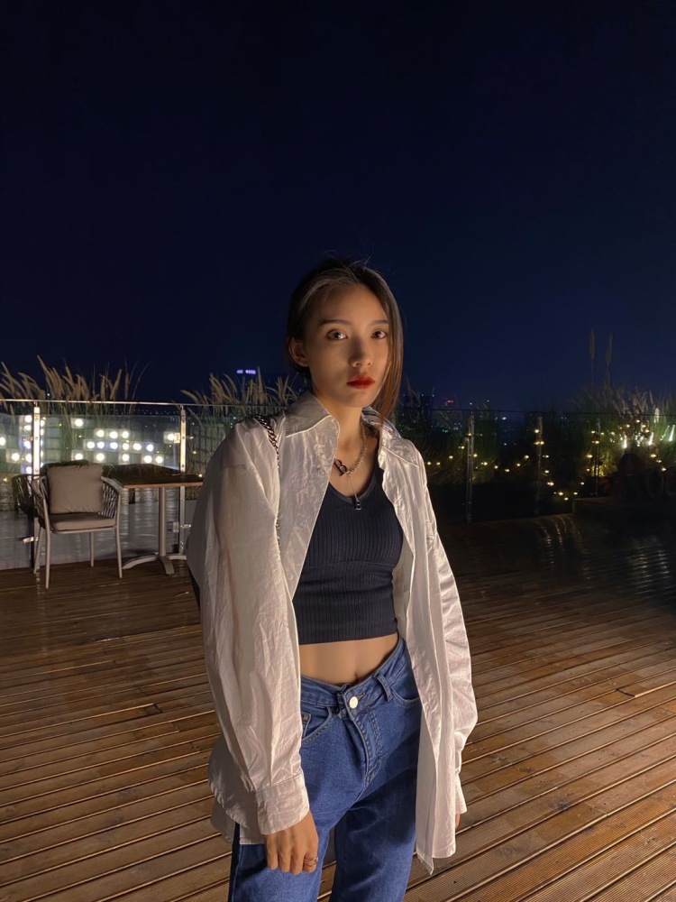 Lucky周-广东省·广州市·黄埔区--身高160cm,体重:41kg,主业主播,经常拍摄视频,模特图,可驾驭各种风格,