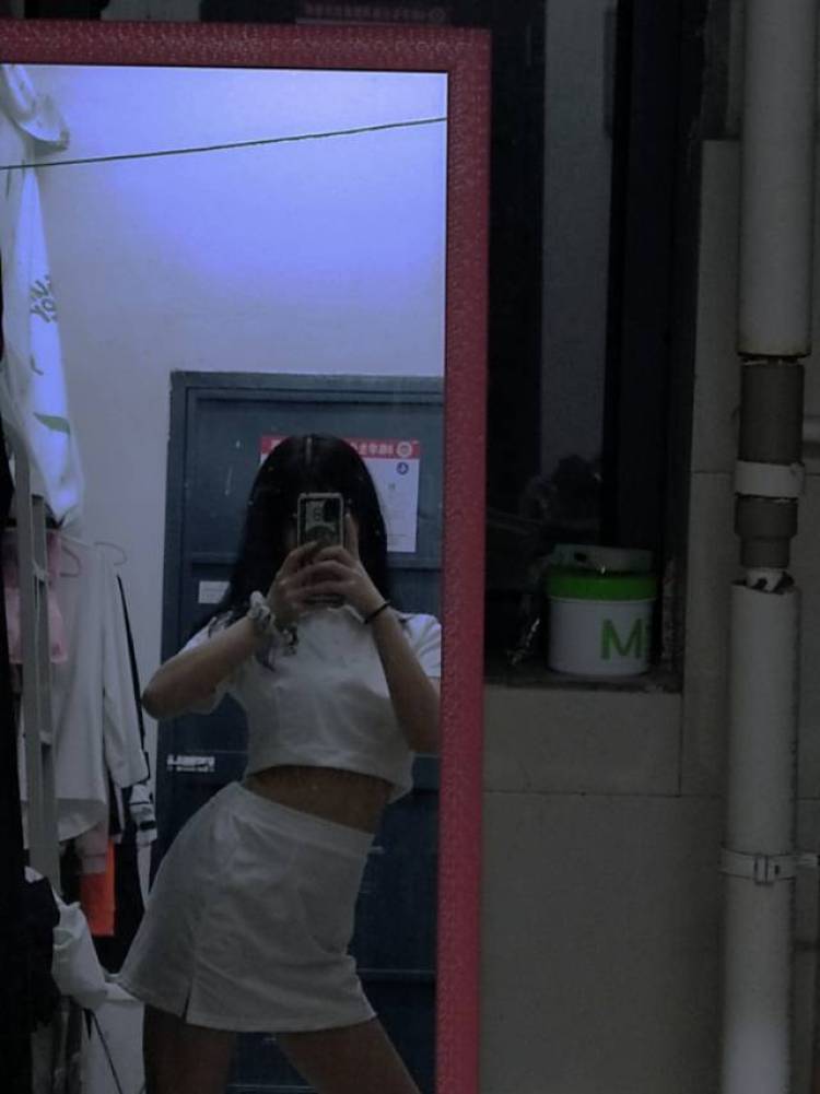 无心-江苏省·常州市·溧阳市-快手 抖音-身高162
体重90
网络接拍寄拍买家秀 喜欢拍照 偶尔玩玩快手抖音