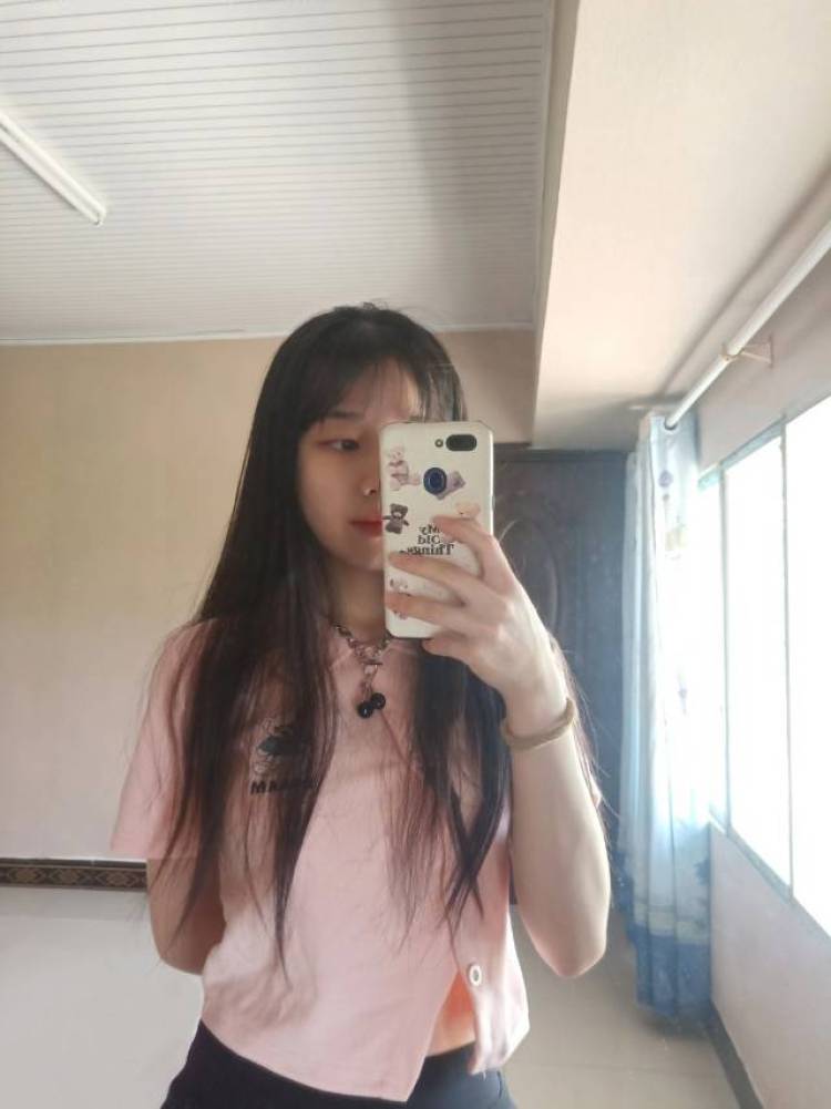 啊哈-湖南省·衡阳市·珠晖区--大家好！我是一名在读大学生
想接寄拍送拍，淘宝买家秀等
身高155 体重86
