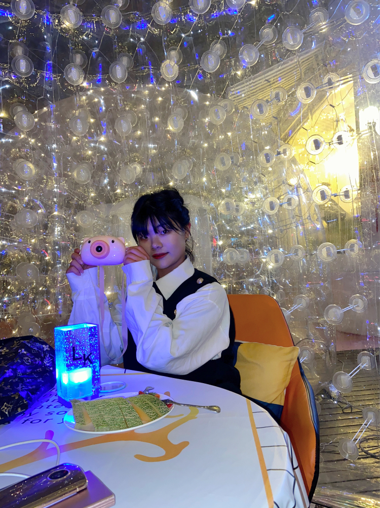 周日小野📃🎓-辽宁省·大连市·中山区-抖音-身高 165 体重95 买家秀 淘宝服装寄拍 会修图 高清图 拍照负责任包满意 探店打卡也🉑️ 有做咖啡经验咖啡店打卡