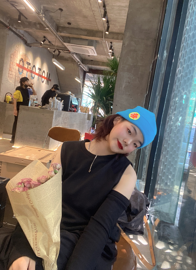 周日小野📃🎓-辽宁省·大连市·中山区-抖音-身高 165 体重95 买家秀 淘宝服装寄拍 会修图 高清图 拍照负责任包满意 探店打卡也🉑️ 有做咖啡经验咖啡店打卡