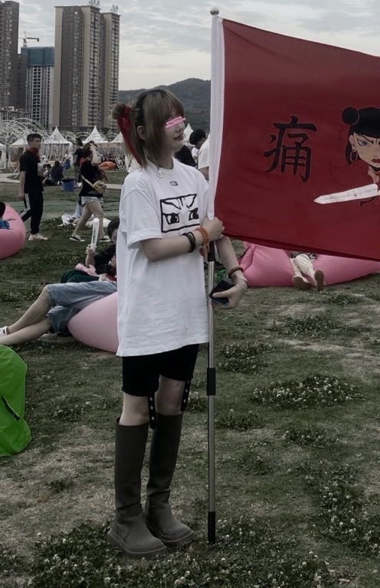 Doove-四川省·成都市·郫都区-*** 微博 抖音-在校大学生,接寄拍送拍,大学摄影专业,审美强,会拍照。喜欢研究搭配。