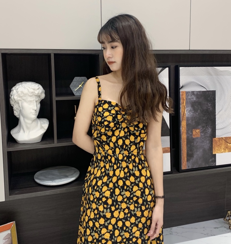麓子-福建省·福州市·闽侯县--接寄拍 包包 t恤 饰品 裙子 鞋子等等都可
身高160体重47 认真负责风格多变拍照p图小能手