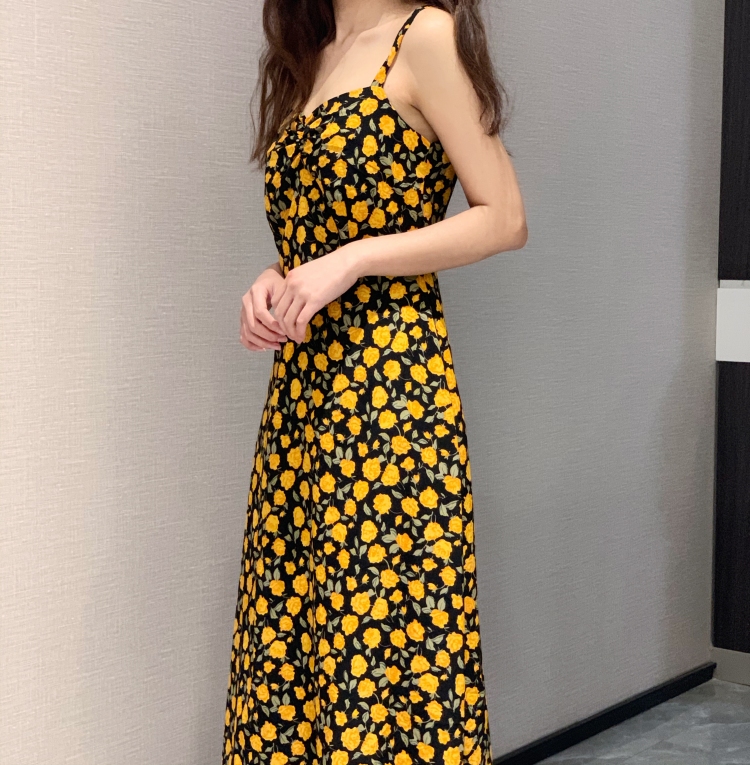 麓子-福建省·福州市·闽侯县--接寄拍 包包 t恤 饰品 裙子 鞋子等等都可
身高160体重47 认真负责风格多变拍照p图小能手