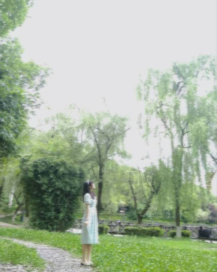 舟无归-湖南省·郴州市·北湖区--一名学生党 17岁 想赚零花钱 身高165厘米 体重93斤 人美身材好 个性活泼开朗 喜欢运动 打羽毛球啊啥的 我会一点拍照 微p一下 出图比较快~