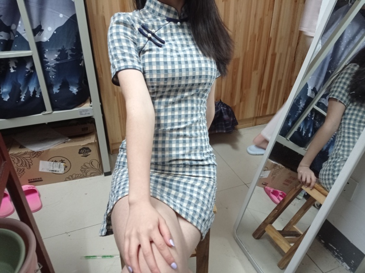 舟无归-湖南省·郴州市·北湖区--一名学生党 17岁 想赚零花钱 身高165厘米 体重93斤 人美身材好 个性活泼开朗 喜欢运动 打羽毛球啊啥的 我会一点拍照 微p一下 出图比较快~