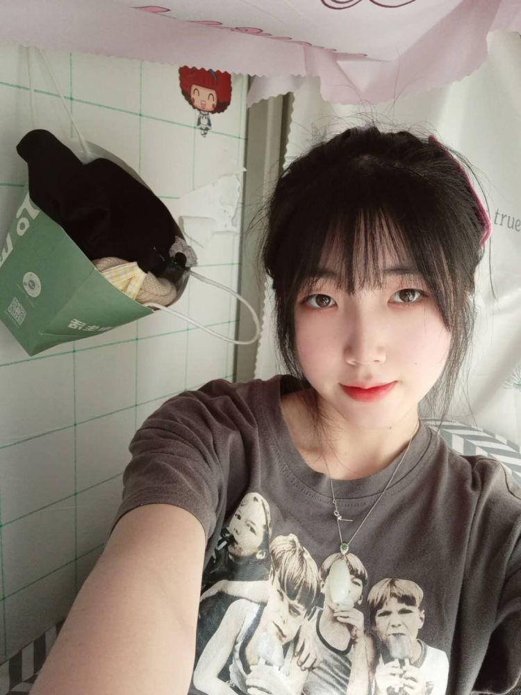 舟无归-湖南省·郴州市·北湖区--一名学生党 17岁 想赚零花钱 身高165厘米 体重93斤 人美身材好 个性活泼开朗 喜欢运动 打羽毛球啊啥的 我会一点拍照 微p一下 出图比较快~