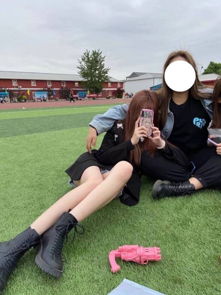 以昏昭-吉林省·吉林市·丰满区--借寄拍 送拍 佣金价格不高 会p图会拍照 风格比较多变 什么类型的寄拍都可以 耳环需要无耳洞款