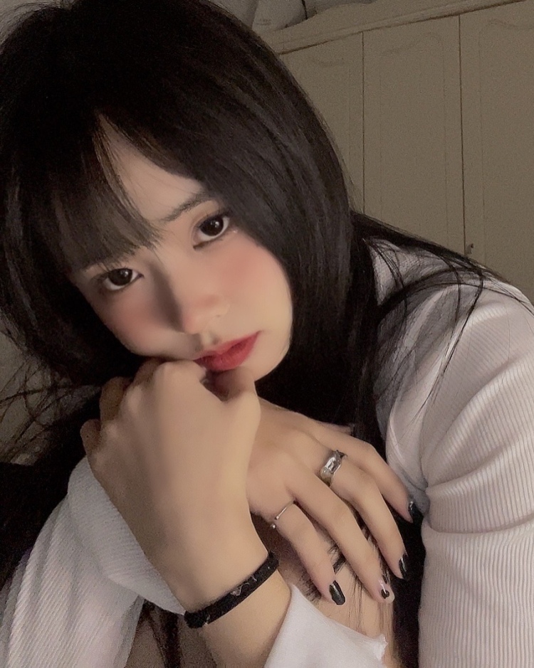 Eleven.-浙江省·丽水市·莲都区-微博 ***-接各种拍摄 擅长纯欲甜妹照片 其他风格也可以驾驭 全身照也可 身高160 体重90 风格多变 个人自我审美较高