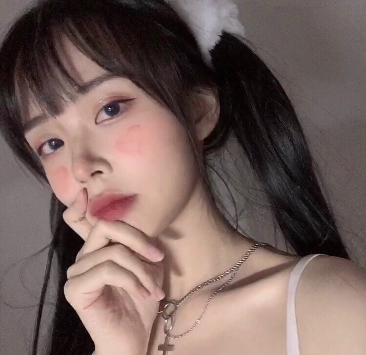 Eleven.-浙江省·丽水市·莲都区-微博 ***-接各种拍摄 擅长纯欲甜妹照片 其他风格也可以驾驭 全身照也可 身高160 体重90 风格多变 个人自我审美较高