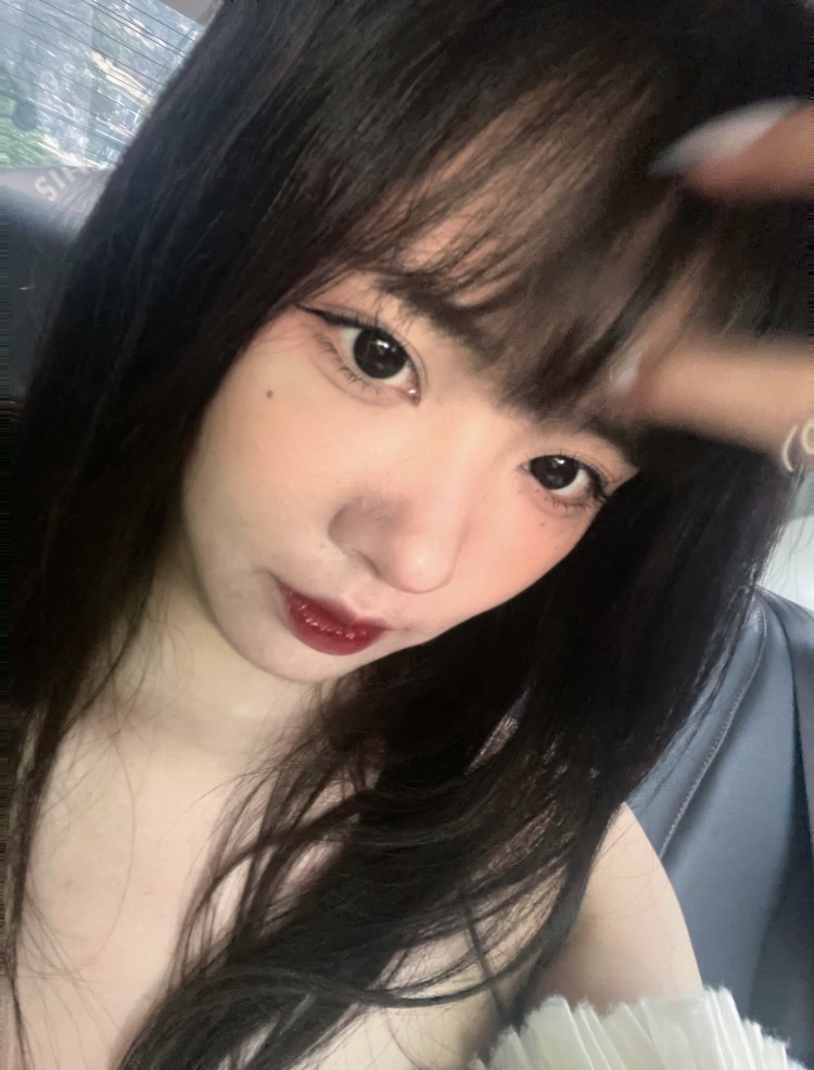 Eleven.-浙江省·丽水市·莲都区-微博 ***-接各种拍摄 擅长纯欲甜妹照片 其他风格也可以驾驭 全身照也可 身高160 体重90 风格多变 个人自我审美较高