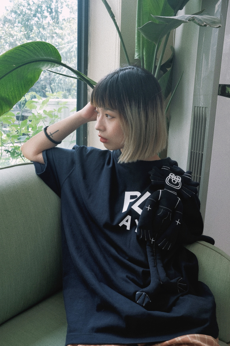f$rick-四川省·成都市·都江堰市--现在有兴趣在做穿搭这一块,之前我有段时间是在拍互勉写真的,现在也在拍。拍写真是真的单纯喜欢,不过也学习到了很多如何表达表情 构图 修图这一系列。社交app有在发 *** 抖音 快手 我岛 粉丝量还不是