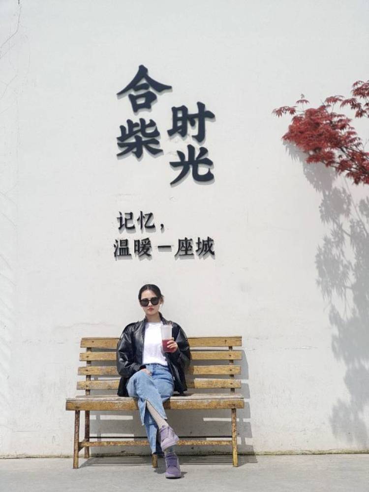 Anna--安徽省·淮南市·寿县-抖音,快手,微博-喜欢拍照,喜欢服装搭配。还想着挣点小钱😁
身高163,体重89
拍摄,p图,视频剪辑,正在学习中……
