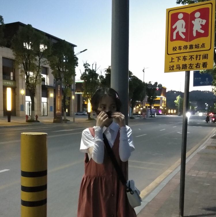 小琪-湖南省·怀化市·新晃侗族自治县-***-学生党,平时喜欢拍照,喜欢种草。可可爱爱,偶尔温柔拽酷,整体甜妹。