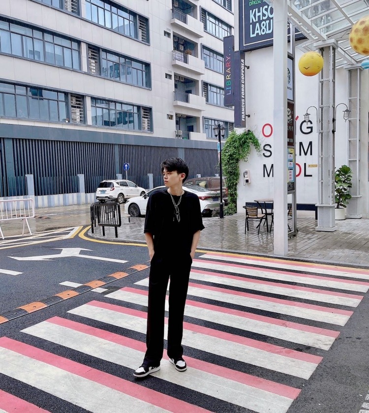 HXR-广东省·深圳市·福田区--本人身高174，体重119。会拍照，会修图。平时时间比较充足，出片快。