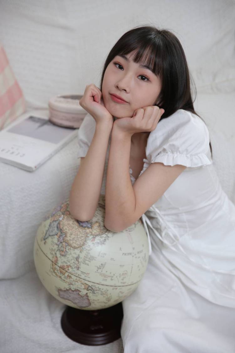 小迷糊不迷糊-湖北省·武汉市·武昌区--我喜欢跳爵士,还有唱歌,平时喜欢穿花嫁和酷酷的衣服,接拍照是我最大的梦想,希望有商家可以给我这一次机会,我肯定能好好完成任务,谢谢