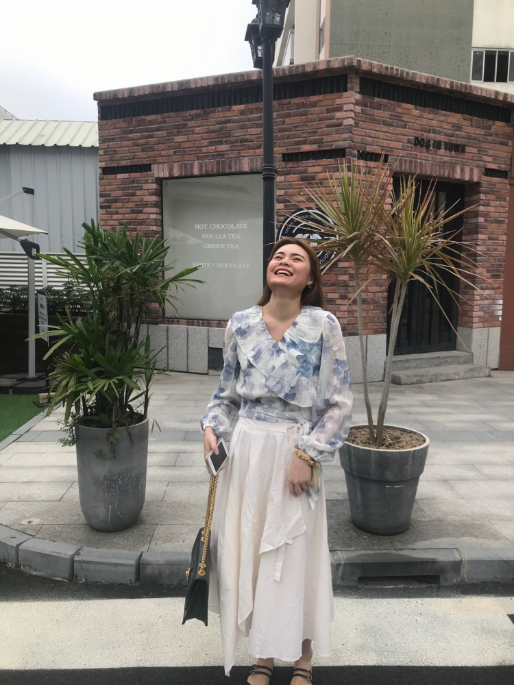 小董梅-广东省·深圳市·宝安区--喜欢拍照,可以驾驭各种穿搭,审美较好,热爱衣服行业,身高163 体重94,性格外向是个非常善于沟通的人。主要想兼职一些寄拍、包包、服装店的直播分享都可以。