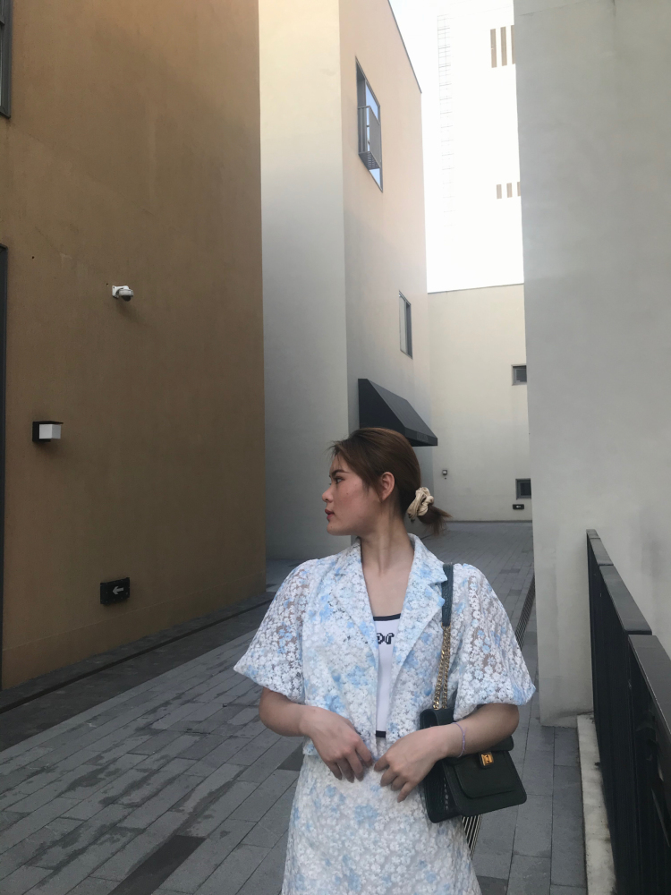 小董梅-广东省·深圳市·宝安区--喜欢拍照,可以驾驭各种穿搭,审美较好,热爱衣服行业,身高163 体重94,性格外向是个非常善于沟通的人。主要想兼职一些寄拍、包包、服装店的直播分享都可以。