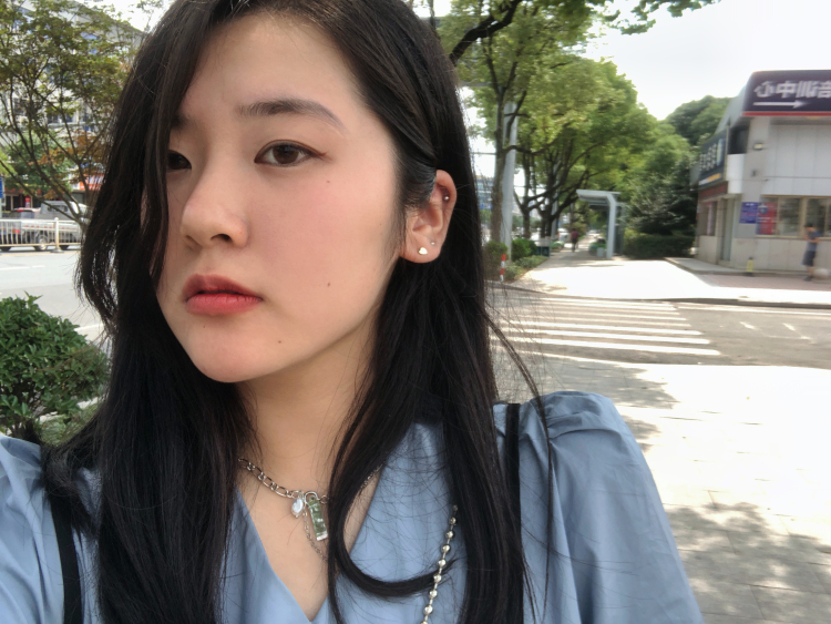 鳝鳝-浙江省·金华市·永康市-抖音-我很喜欢拍照也很喜欢穿新衣服,所以必定可以为您的服饰宣传 我的身高在164cm 体重呢是58kg是一个微胖女孩 希望我们合作愉快哦