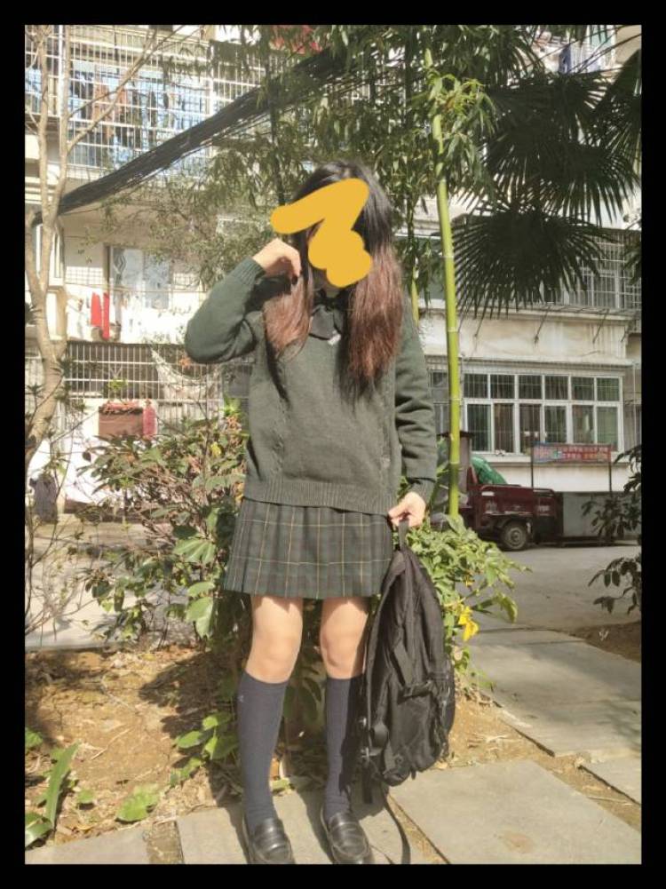 逃离漩涡-江西省·景德镇市·乐平市-微博 抖音 ***-可以接服装,饰品等寄拍!这里是素人一枚!希望商家可以看看我!本人喜欢拍照!热爱摄影!