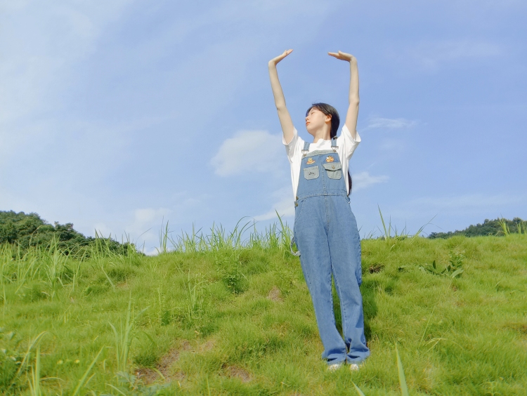 口乞不月半~-湖南省·岳阳市·平江县-***,快手,最右-可接服装,化妆品,生活用品等商品寄拍,会拍照P图,会穿搭空闲时间喜欢尝试各种拍照风格。身高160cm,体重40kg。欢迎商家愉快合作。☺️