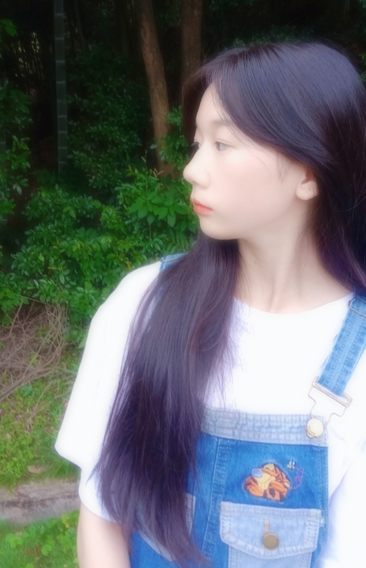 口乞不月半~-湖南省·岳阳市·平江县-***,快手,最右-可接服装,化妆品,生活用品等商品寄拍,会拍照P图,会穿搭空闲时间喜欢尝试各种拍照风格。身高160cm,体重40kg。欢迎商家愉快合作。☺️
