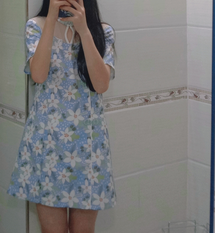 口乞不月半~-湖南省·岳阳市·平江县-***,快手,最右-可接服装,化妆品,生活用品等商品寄拍,会拍照P图,会穿搭空闲时间喜欢尝试各种拍照风格。身高160cm,体重40kg。欢迎商家愉快合作。☺️