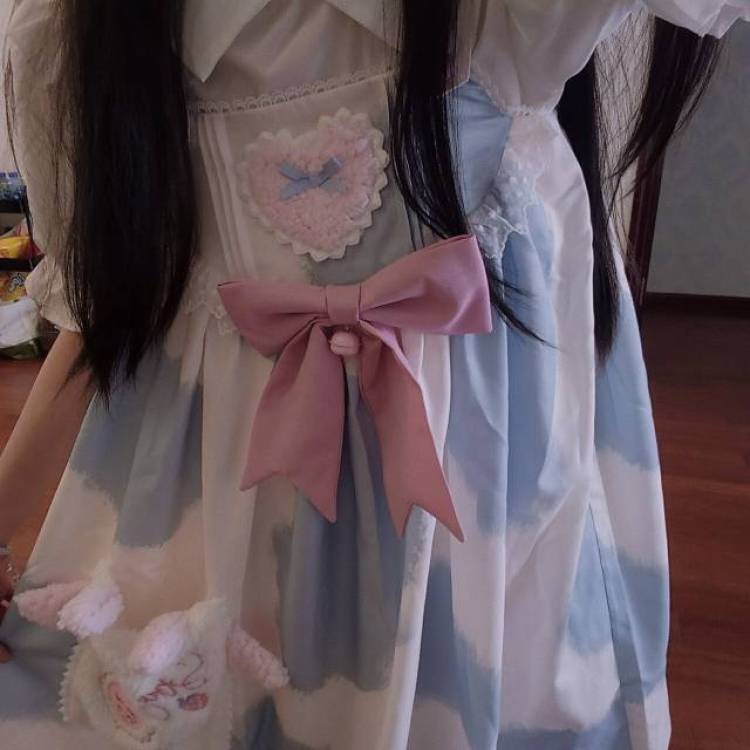 川岛琦-浙江省·温州市·洞头区-***-学生160/41kg，18岁，一般是软妹服jk制服lolita都可，能拍照，因为人比较瘦所以露点的衣服也可以穿，会尽量拍很多然后选比较好的照片发出
