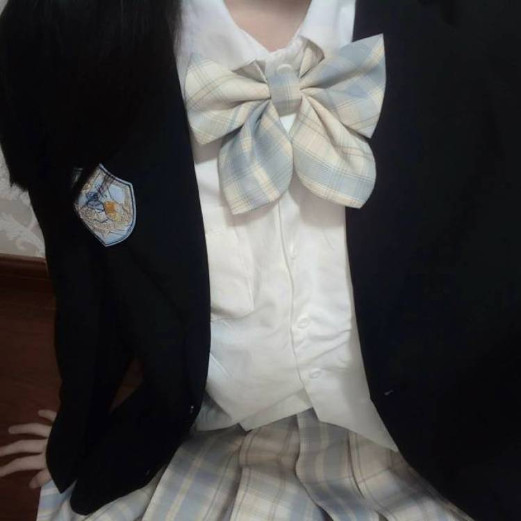 川岛琦-浙江省·温州市·洞头区-***-学生160/41kg，18岁，一般是软妹服jk制服lolita都可，能拍照，因为人比较瘦所以露点的衣服也可以穿，会尽量拍很多然后选比较好的照片发出