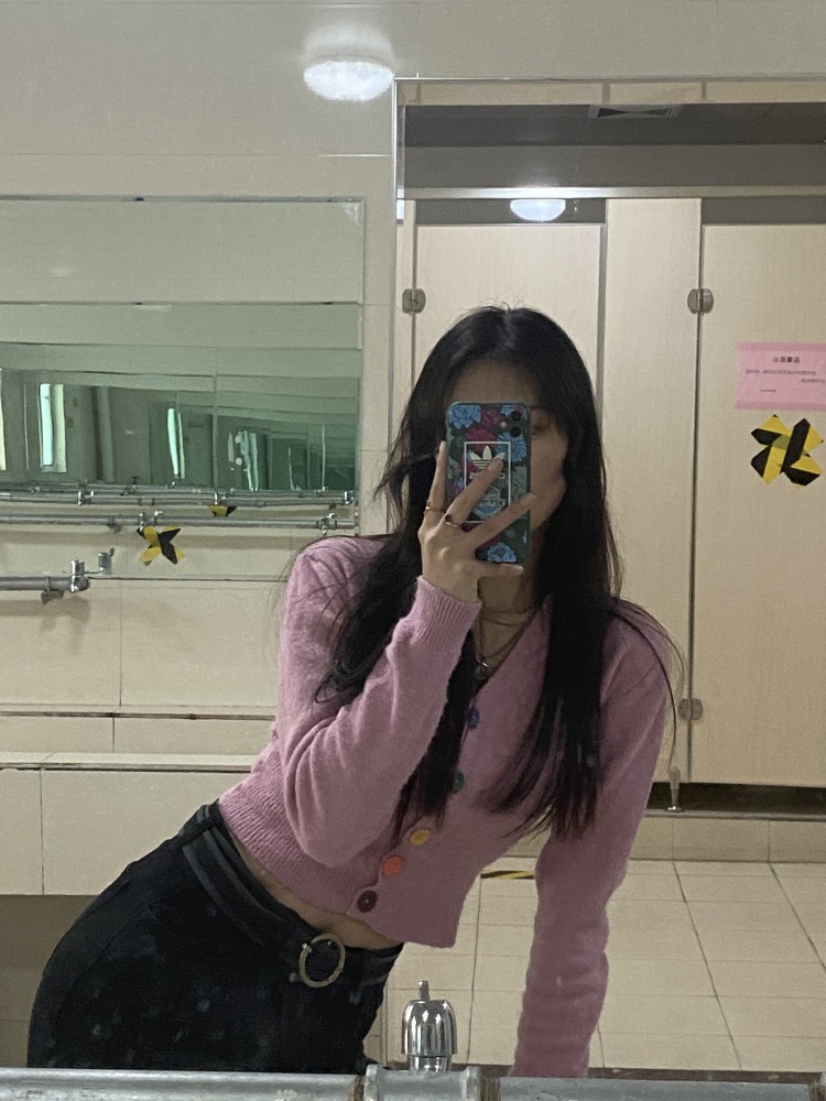 W.🌸-天津市·天津市·宝坻区--大一体育生，168、98，一个努力赚💰的00后，接寄拍，买家秀，开箱测评种草，一直在努力，未来可期！！✌️
