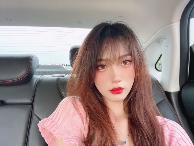 W.🌸-天津市·天津市·宝坻区--大一体育生,168、98,一个努力赚💰的00后,接寄拍,买家秀,开箱测评种草,一直在努力,未来可期!!✌️