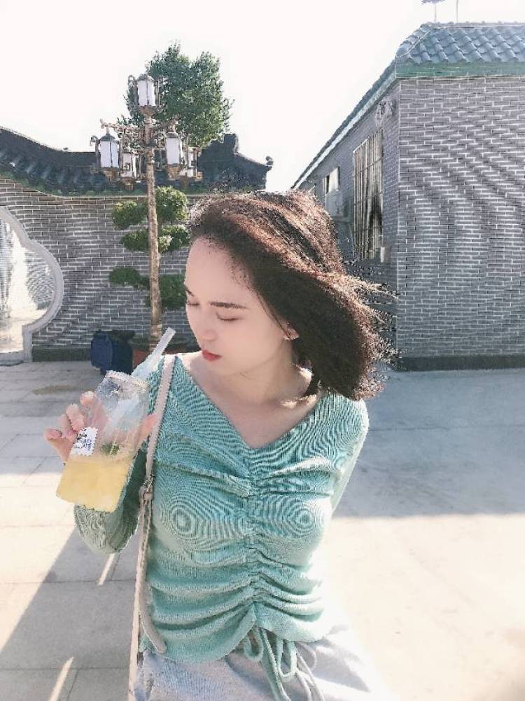 连小连-广东省·广州市·越秀区--可接寄拍，送拍，开箱测评，照片质量好，***种草，短视频种草