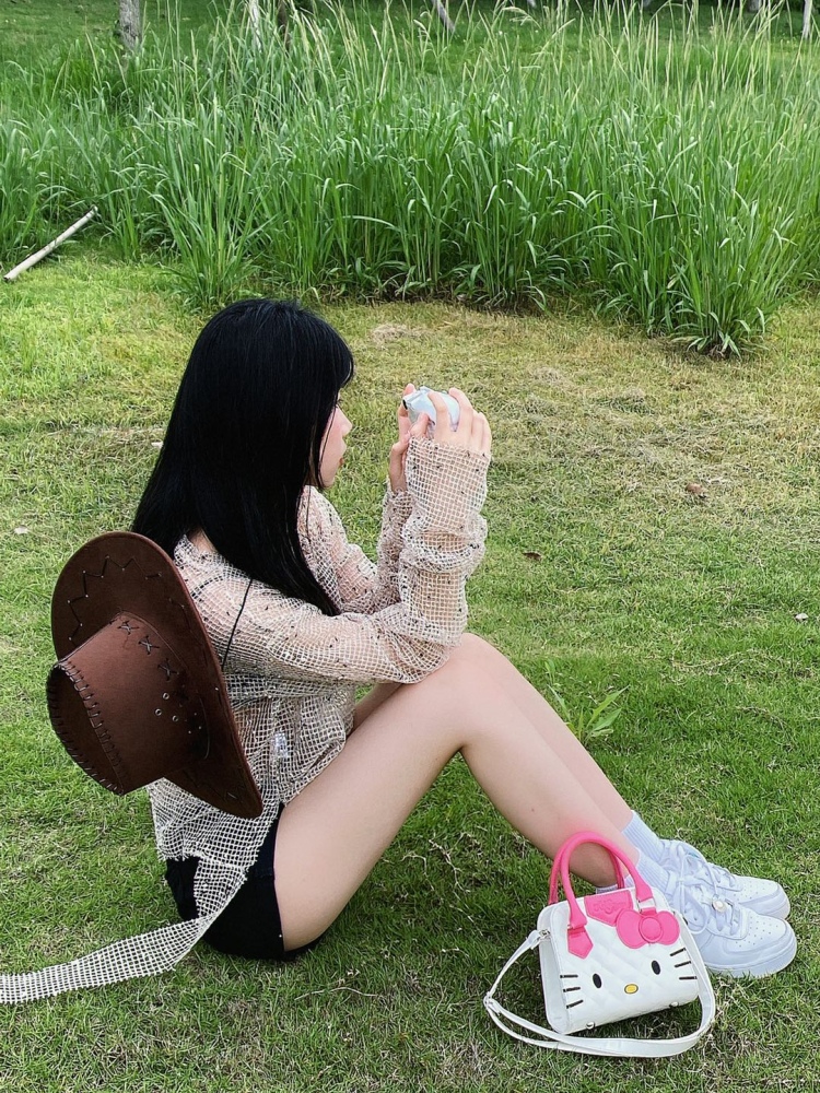 Passerby-浙江省·杭州市·上城区-抖音 ***-165 95 喜欢拍照可接寄拍买家秀擅长衣服的搭配
希望有商家找我