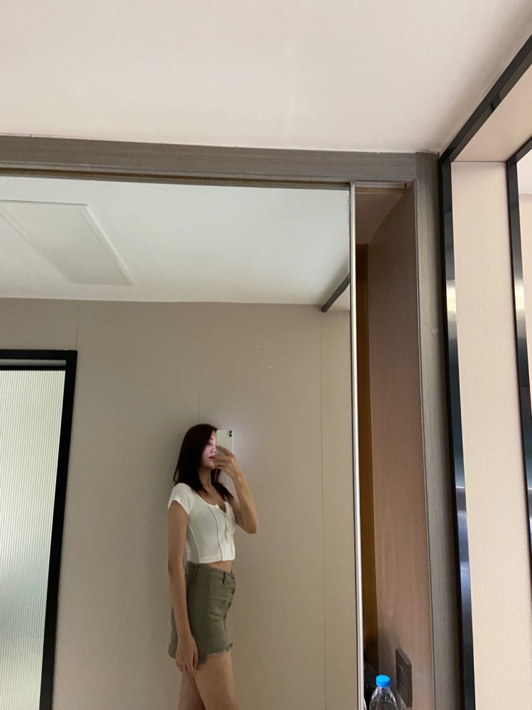lucky girl。-贵州省·黔东南苗族侗族自治州·凯里市--特长 拍照 可拍买家秀 淘宝 身高165体重95 喜欢拍照📸