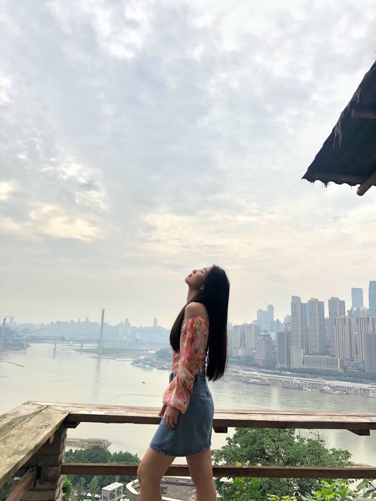 YSANen-重庆市·重庆市·渝北区-微博-接寄拍、出图快、喜欢拍照、会p图、身高165，体重48kg，可拍鞋、衣服、饰品等