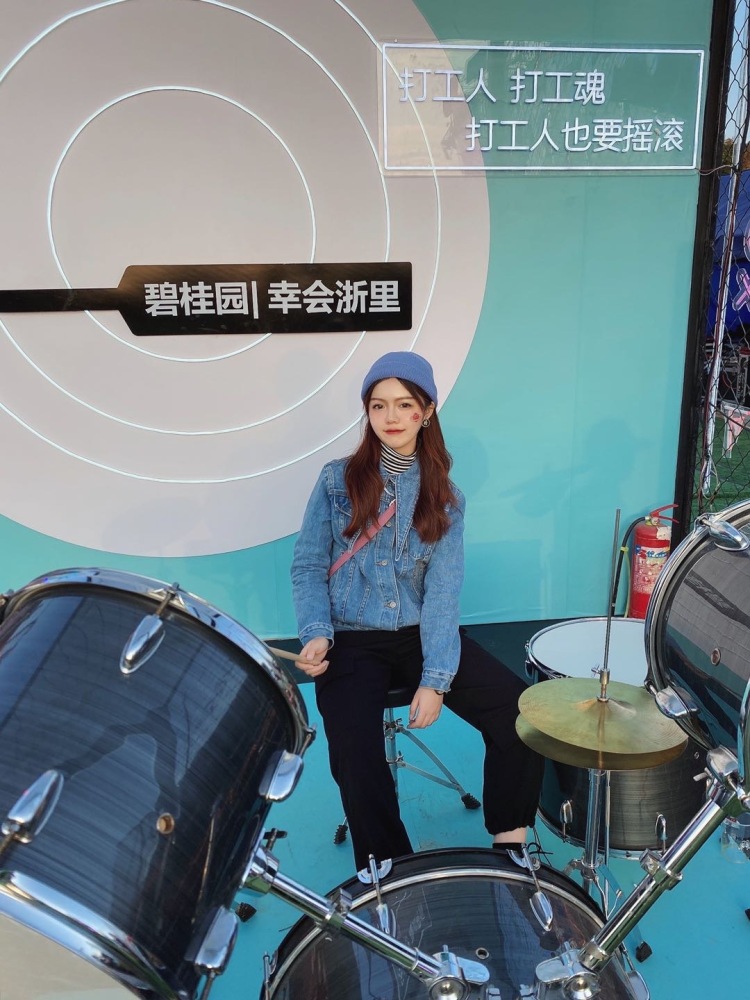 一個懶鬼-浙江省·湖州市·吴兴区-***，微博-24岁，自由职业，160cm，93斤，爱拍照，镜头感强，美图资深p图能手，出图快，认真负责，性格好易沟通～
做过瞳模，婚纱照互免模特，一些送拍单，***笔记过千赞，具备丰富经验
可接买家秀，寄拍，送拍
