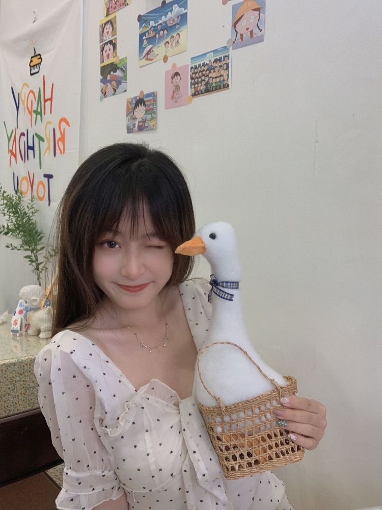 🐰Binia-四川省·成都市·锦江区--我是学播音主持专业的在校大学生，平时经常自己去进行一些探店打卡，也有这方面的文案编辑经验，平时也喜欢拍照片，同时也可以做模特，希望各位可以看到我给我这个机会哟！不会让大家失望的！