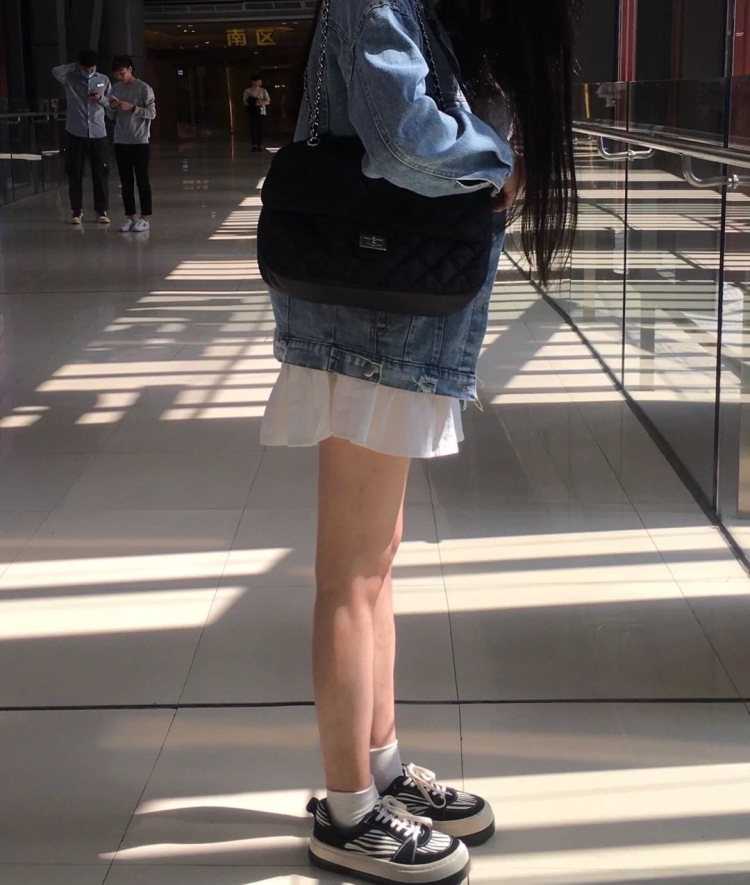 公主.-福建省·福州市·闽侯县-快手-接寄拍  买家秀、服装、饰品、主图都可
某宝  拼dd都可
身高167   体重105
会p图，自带摄影师。