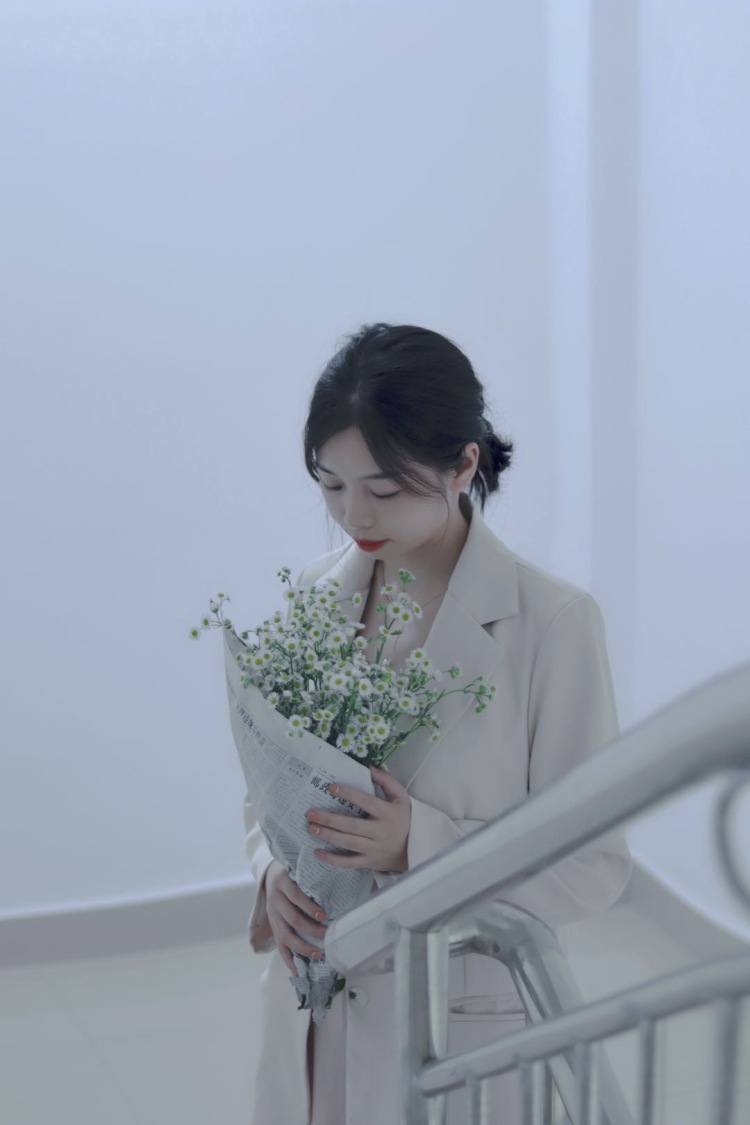 九月-贵州省·黔东南苗族侗族自治州·榕江县-抖音，***-大家好！我是九月
刚刚进来网红湾，请多指教！会拍照P图，有相机📷想接买家秀 寄拍 送拍、希望在这个平台可以多多接到单
艺名：九月
身份：素人模特
年龄：26
身高：157CM
体重：46KG
坐标：贵