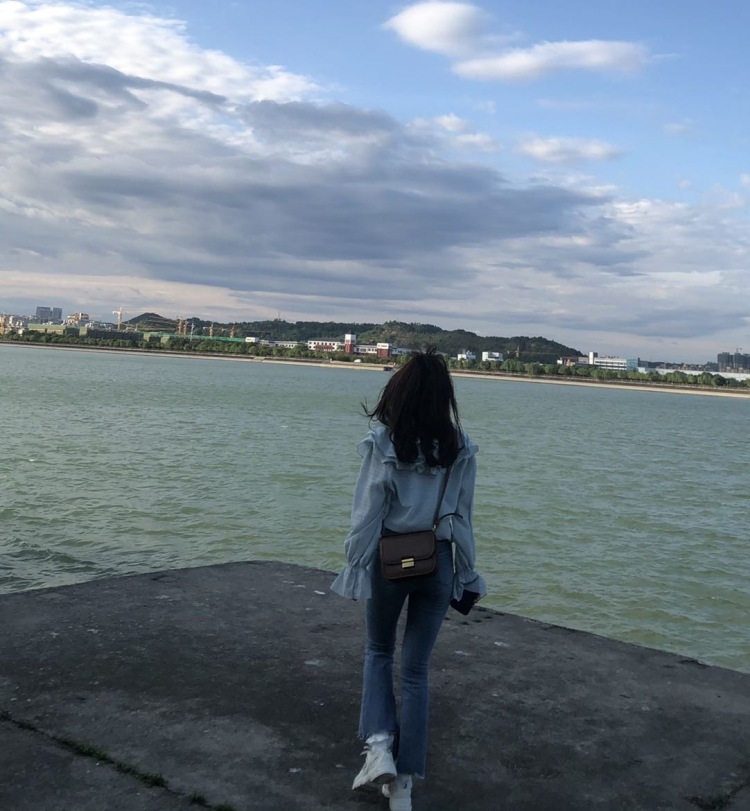 格格-四川省·成都市·锦江区-抖音 *** 快手-身高165 体重92斤 我是一个特别有分享欲的人 平时最喜欢的就是衣服裙子之类的 喜欢给别人种草 也经常在淘宝发买家秀之类的
