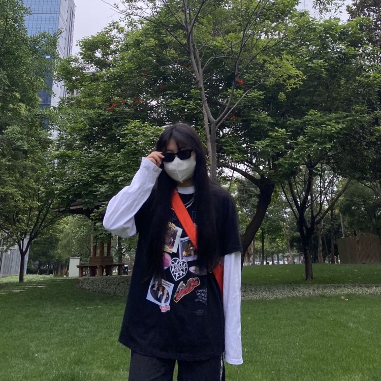 RONG-四川省·成都市·双流区-抖音/微博/***/快手-有做过买家秀和平台推广的经验,一个公司的小职员,会简单的ps喜欢拍照身高165体重58懂搭配