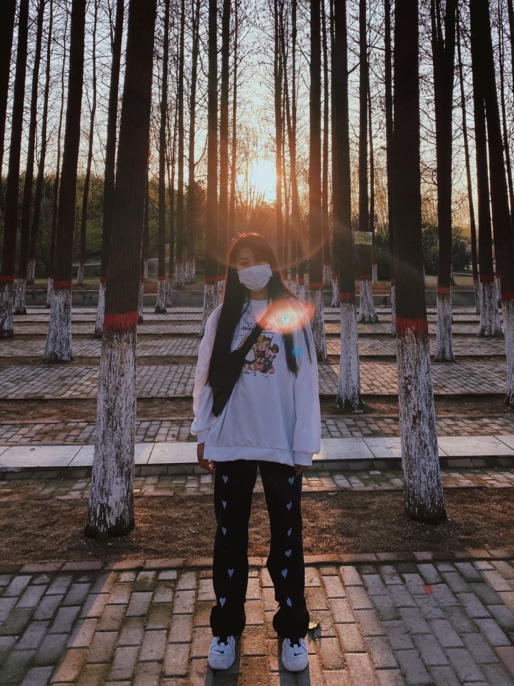RONG-四川省·成都市·双流区-抖音/微博/***/快手-有做过买家秀和平台推广的经验,一个公司的小职员,会简单的ps喜欢拍照身高165体重58懂搭配