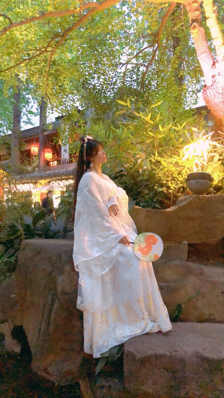 🍃Eʟɪᴀᴜᴋ-北京市·北京市·朝阳区-抖音 -我是一名舞蹈老师➕有着3年经验的主播,希望素不相识的您能给我一次与您一起合作的机会,我们的目的是共赢,希望你能发展我美丽皮囊下的人格魅力和有趣的灵魂!期待与您的合作🤝(非诚信人勿扰)