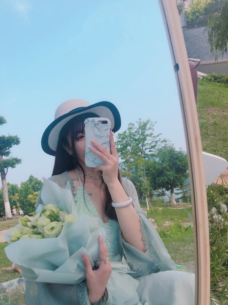 🍃Eʟɪᴀᴜᴋ-北京市·北京市·朝阳区-抖音 -我是一名舞蹈老师➕有着3年经验的主播,希望素不相识的您能给我一次与您一起合作的机会,我们的目的是共赢,希望你能发展我美丽皮囊下的人格魅力和有趣的灵魂!期待与您的合作🤝(非诚信人勿扰)