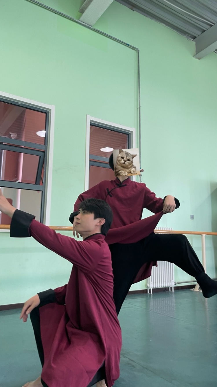dannyli -广西壮族自治区·南宁市·西乡塘区--表演生
身高175
体重120
年龄20
接寄拍  会拍照 会修图