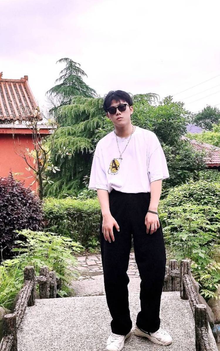 嵌合暗翳庭-湖南省·长沙市·芙蓉区-抖音 快手 -来自衡阳 现居长沙 性格开朗 02年 身高177 体重72kg 接寄拍 买家秀 约拍都可以